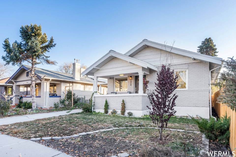 324 Hollywood Ave - Photo 1