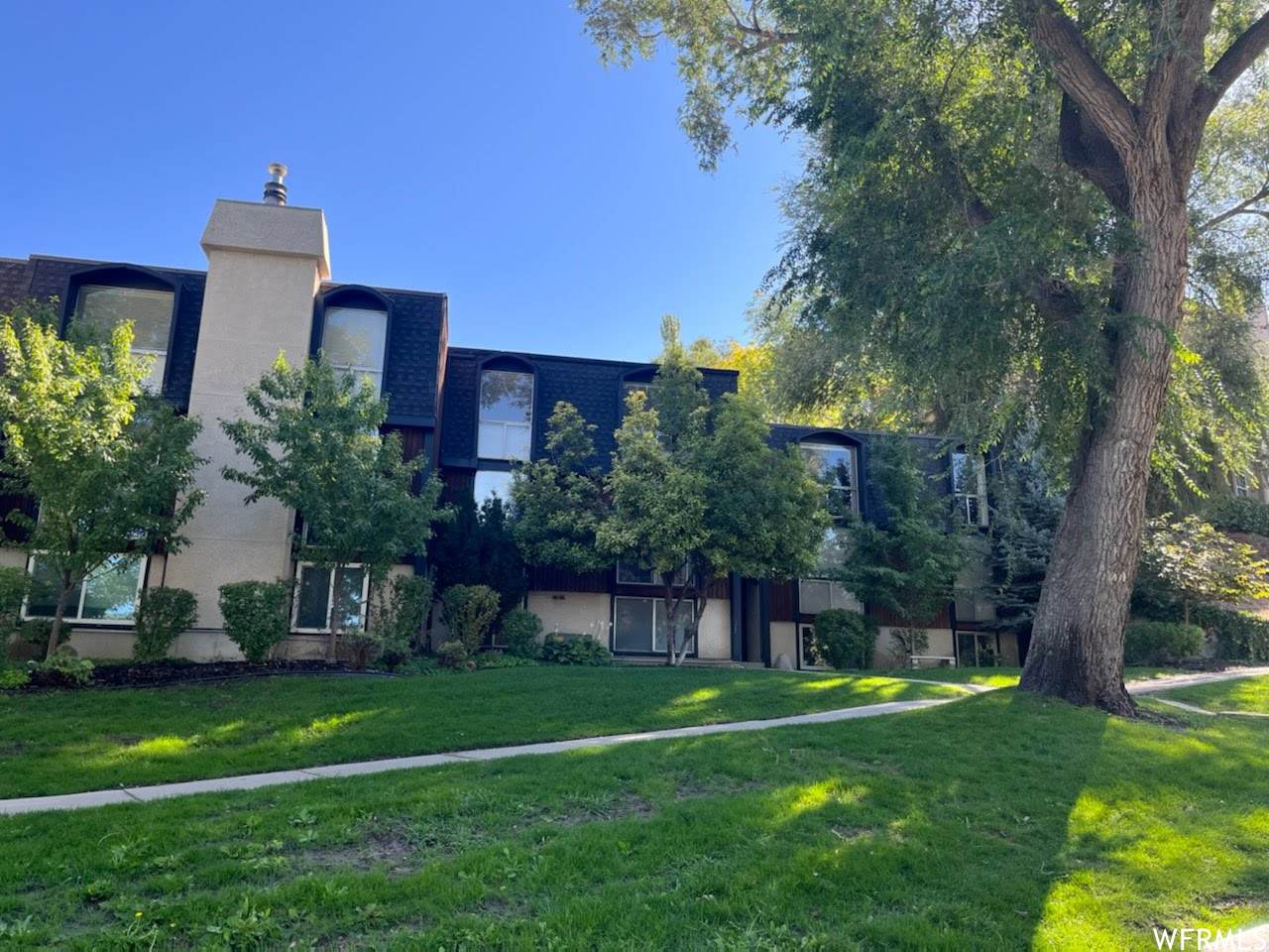 438 Center St - Photo 1