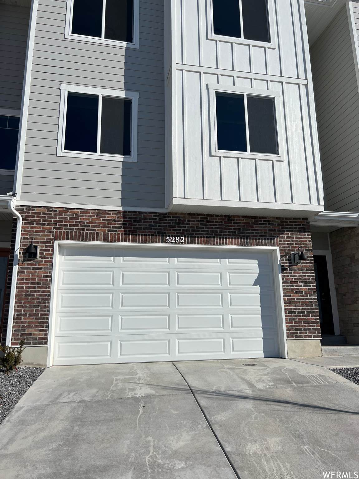 5286 Folkstone Dr - Photo 1