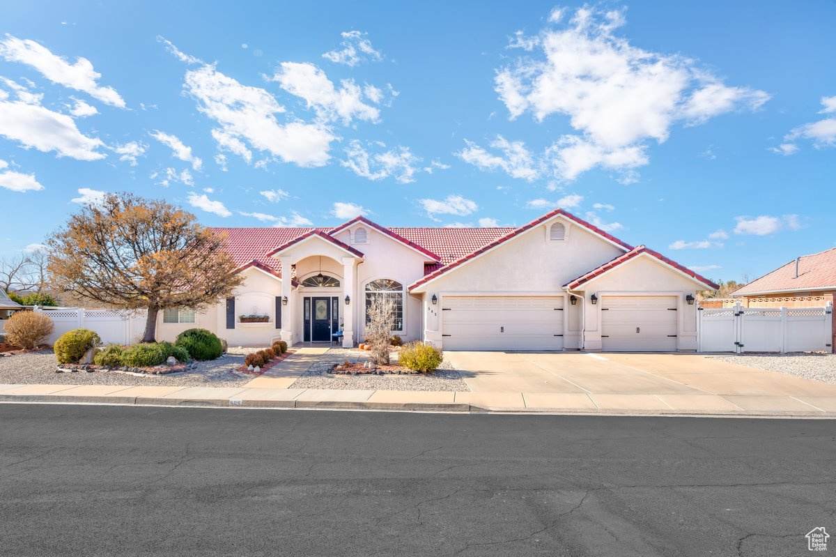 565 Moonglow Pl - Photo 1