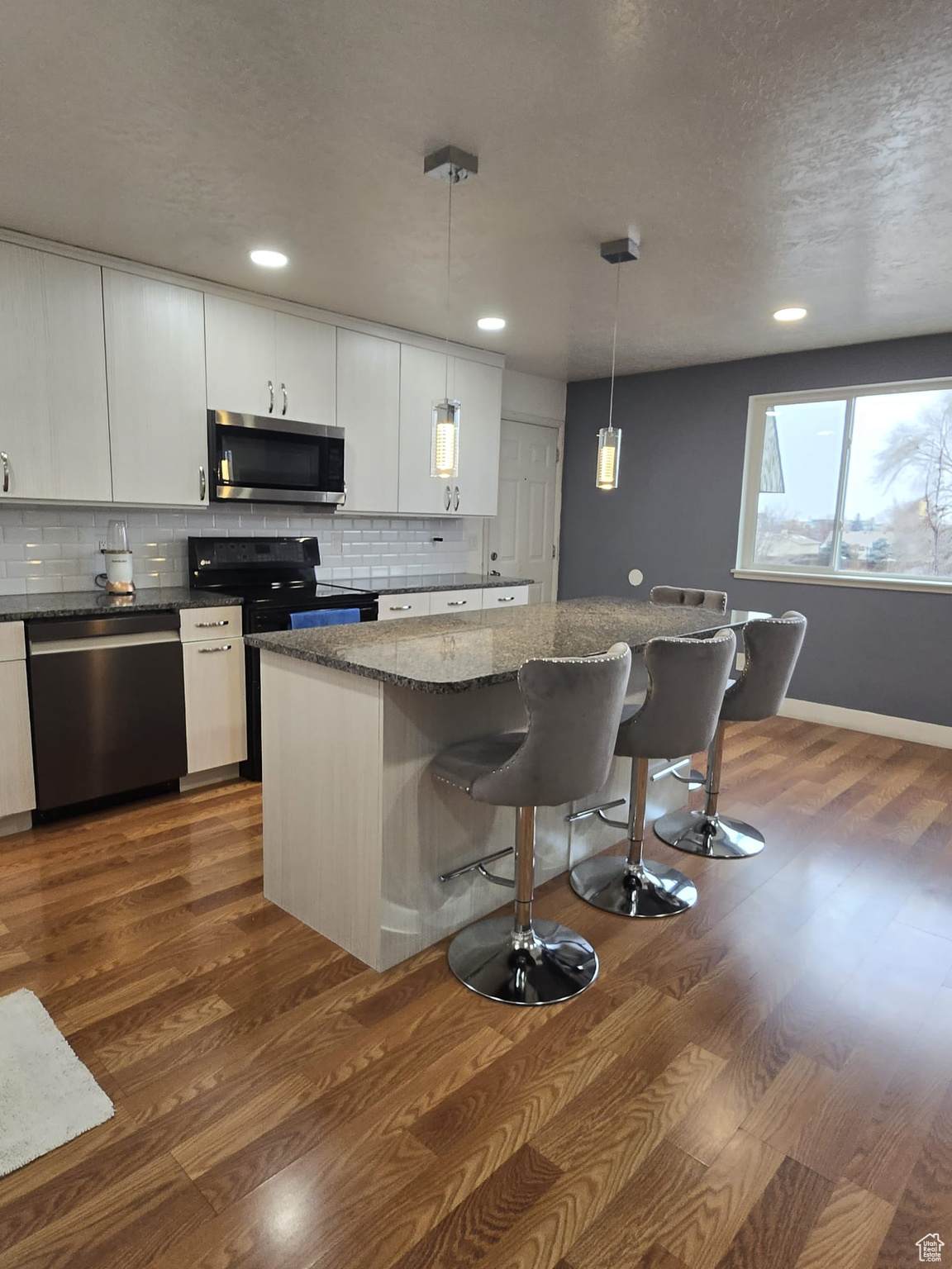 3673 2200 St - Photo 1