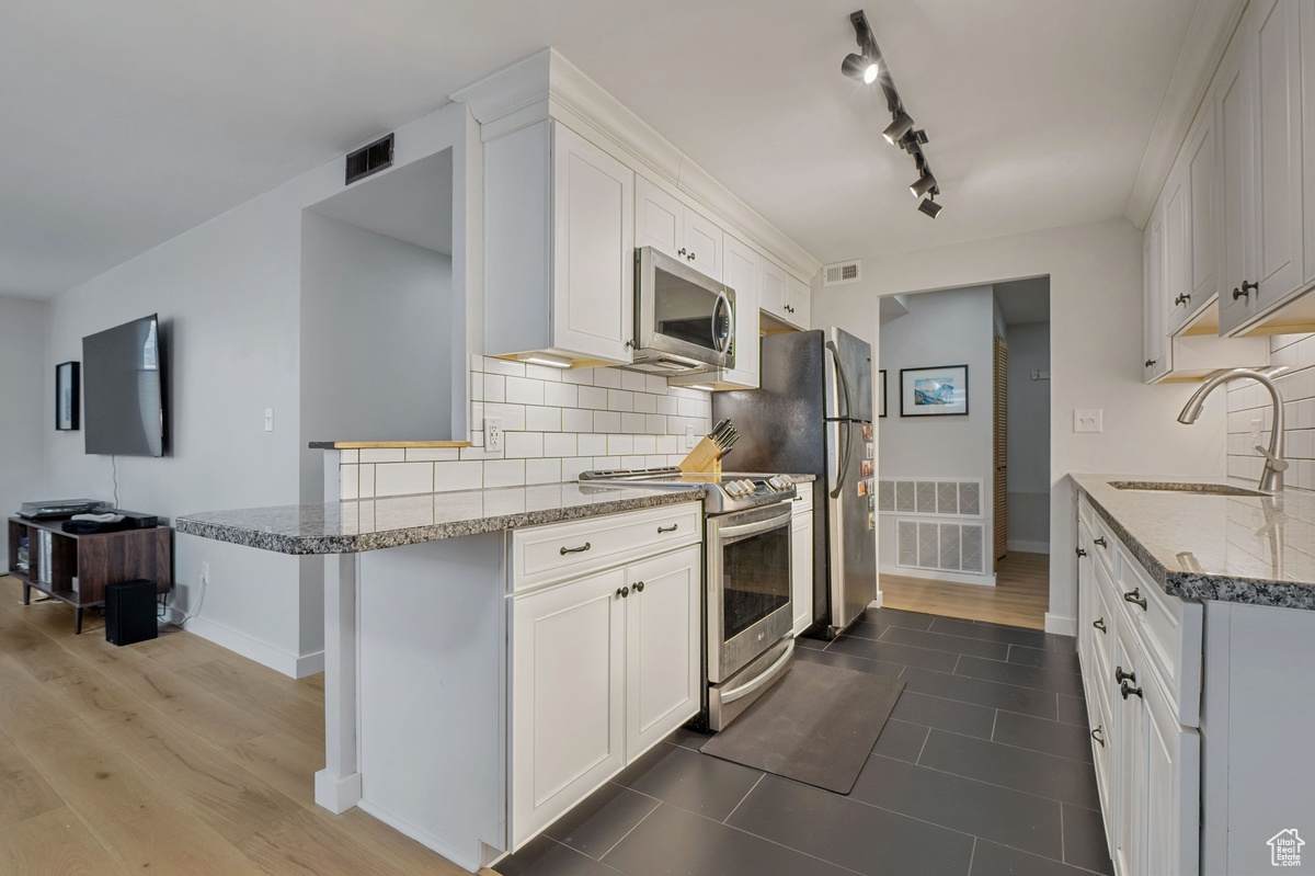 521 5TH Ave - Photo 1