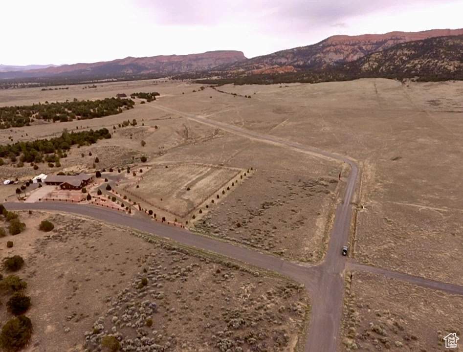 675 Russel Rd - Photo 1