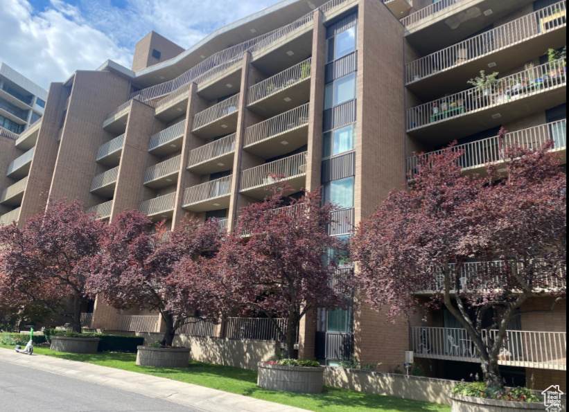 245 Vine St - Photo 1