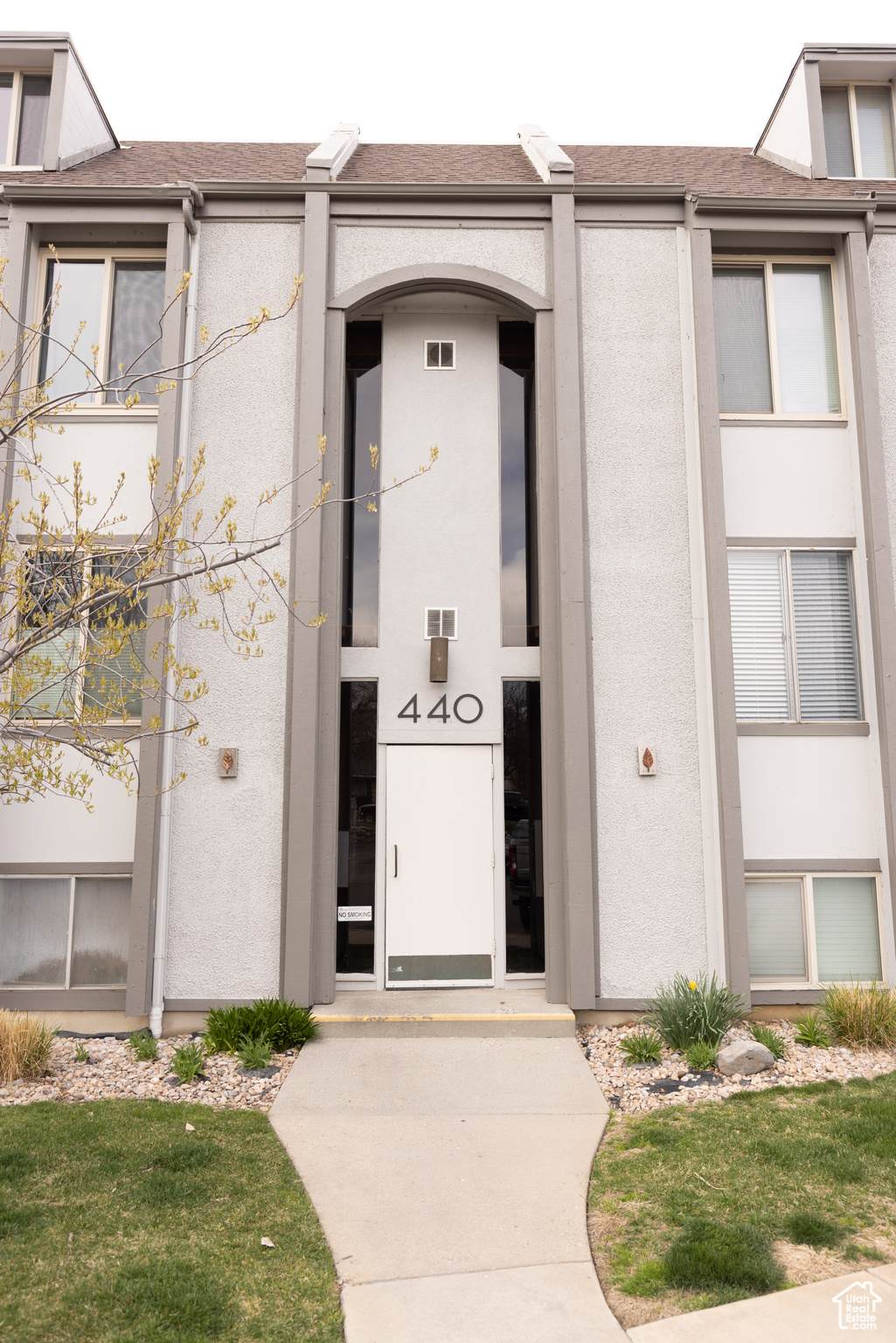 440 Creekside Cir - Photo 1