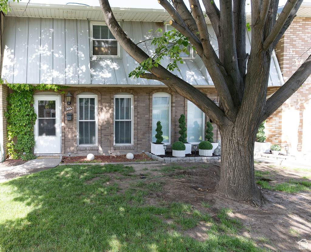 966 Mckinley Ave - Photo 1