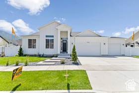2041 Pinnacle Ave - Photo 1