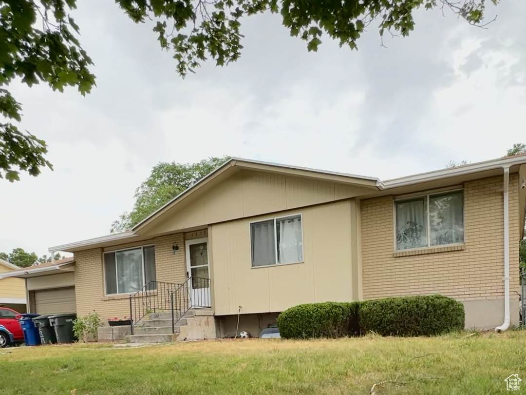 4875 Hellas Dr - Photo 1