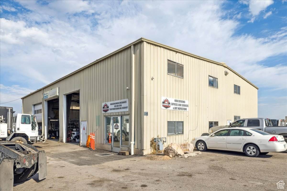 3269 Pennsylvania Ave - Photo 1