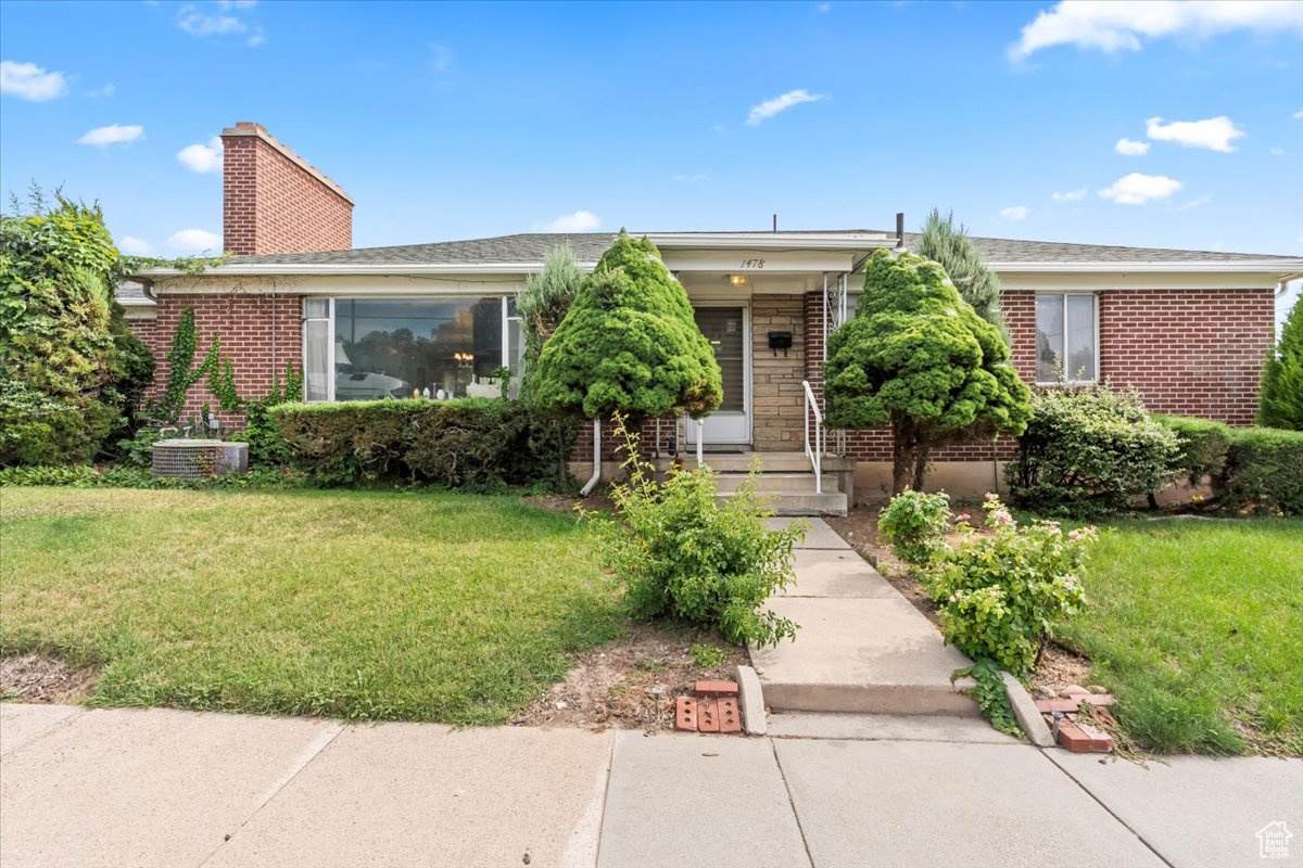 1478 Roosevelt Ave - Photo 1