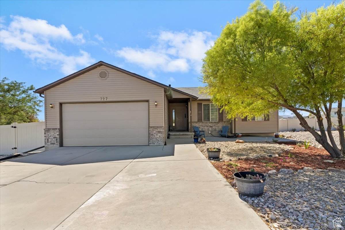 727 Island Vista Cir - Photo 1