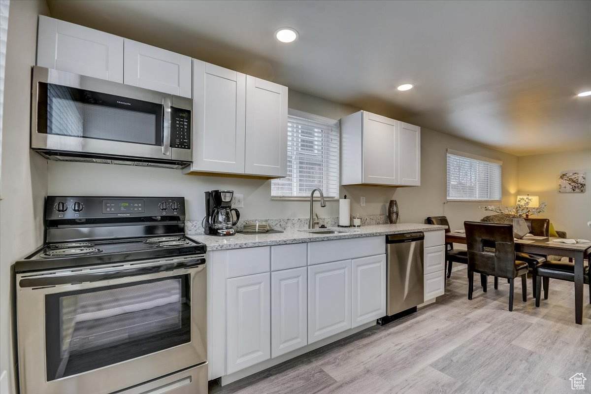 554 Douglas St - Photo 1