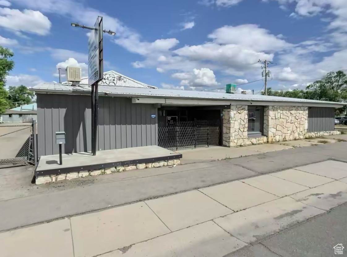 875 Redwood Rd - Photo 1