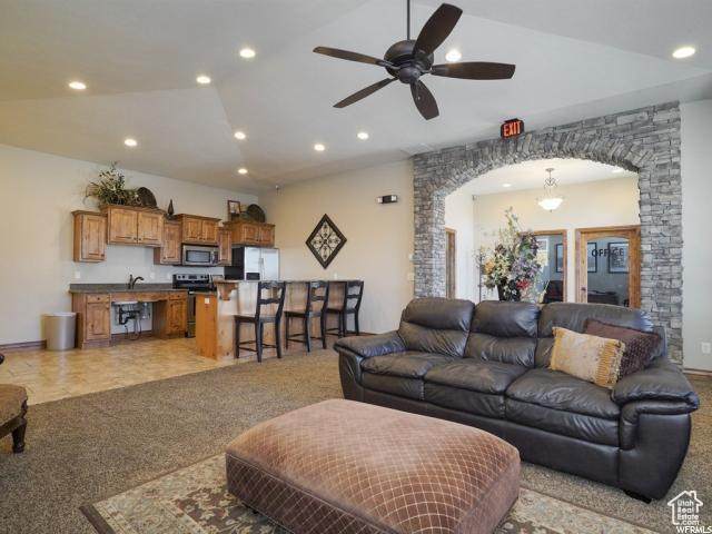 917 Main St - Photo 1