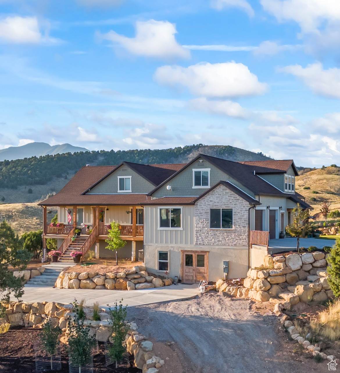 19635 Buckskin Cir - Photo 1