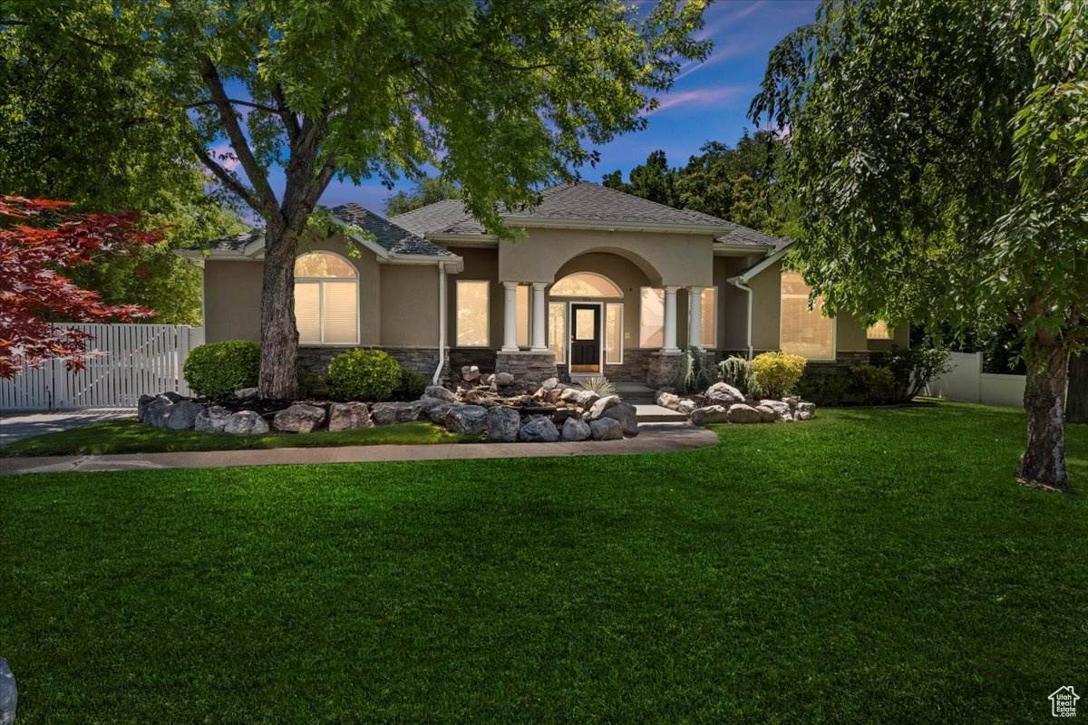 924 College St - Photo 1