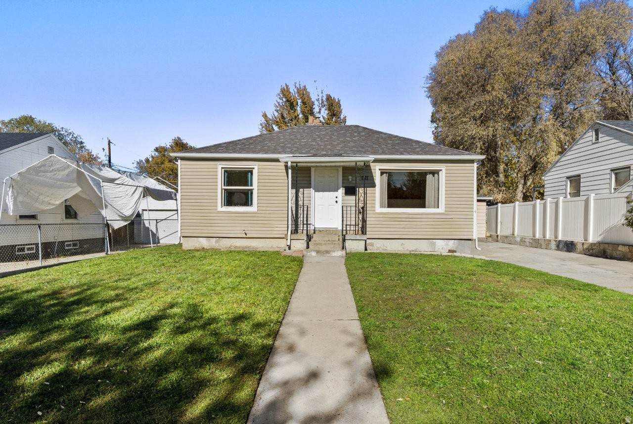 121 Lakeview Dr - Photo 1