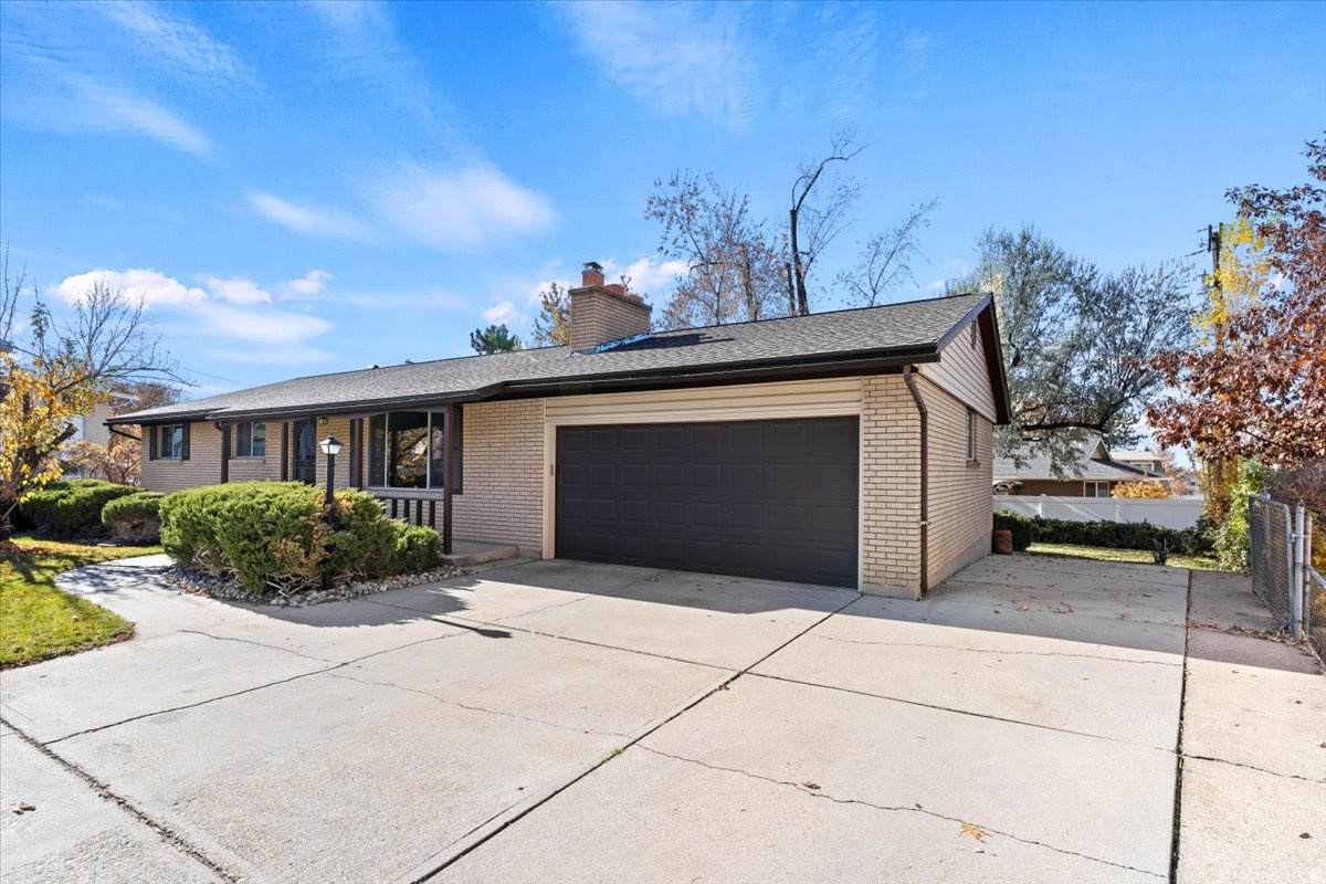 4823 Brinker Ave - Photo 1