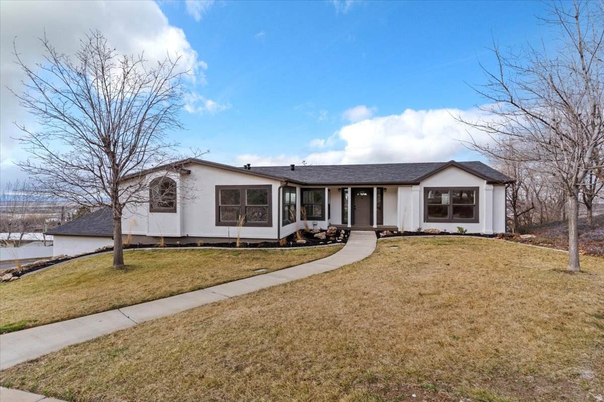371 Cynthia Way - Photo 1