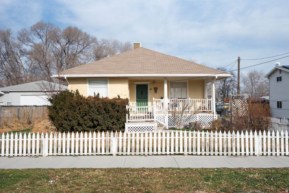 37 Clark St - Photo 1