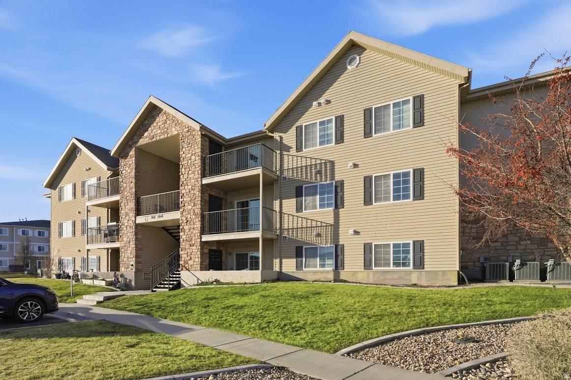 1936 Crest Rd - Photo 1