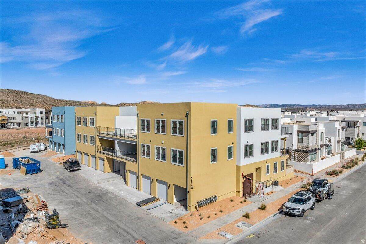 747 Periwinkle Ln - Photo 1