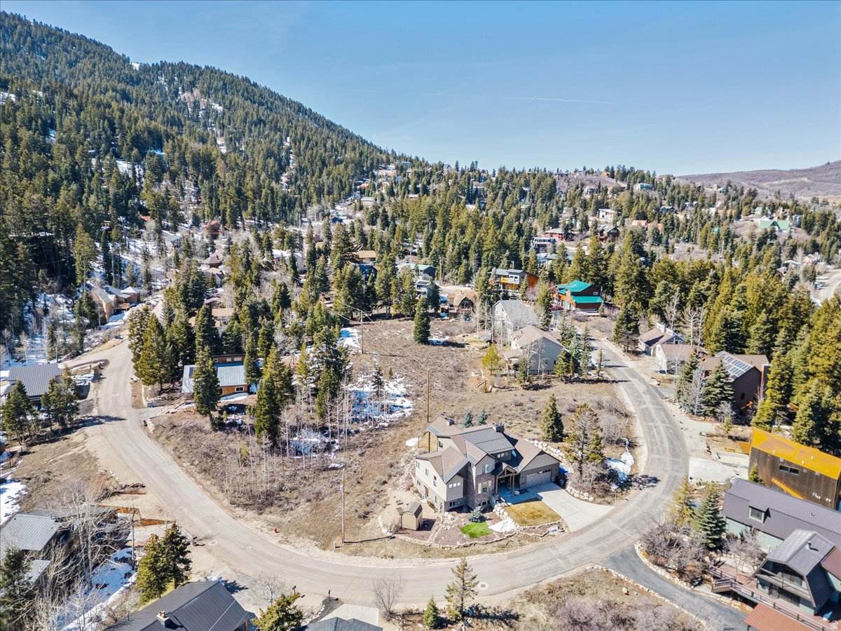 390 Woodland Dr - Photo 1