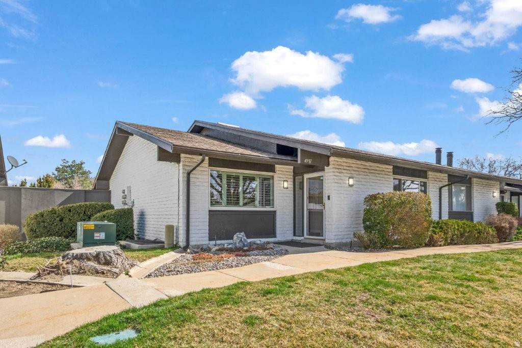 4987 Beaverbrook Ln - Photo 1