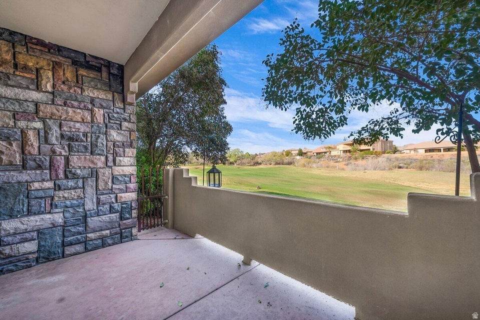 340 Country Ln - Photo 1