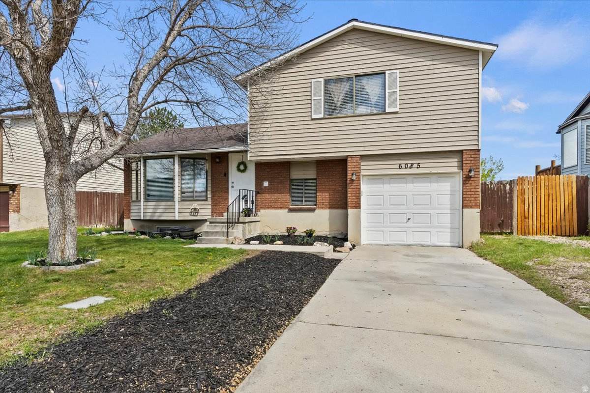 6085 Park  Wood Dr - Photo 1