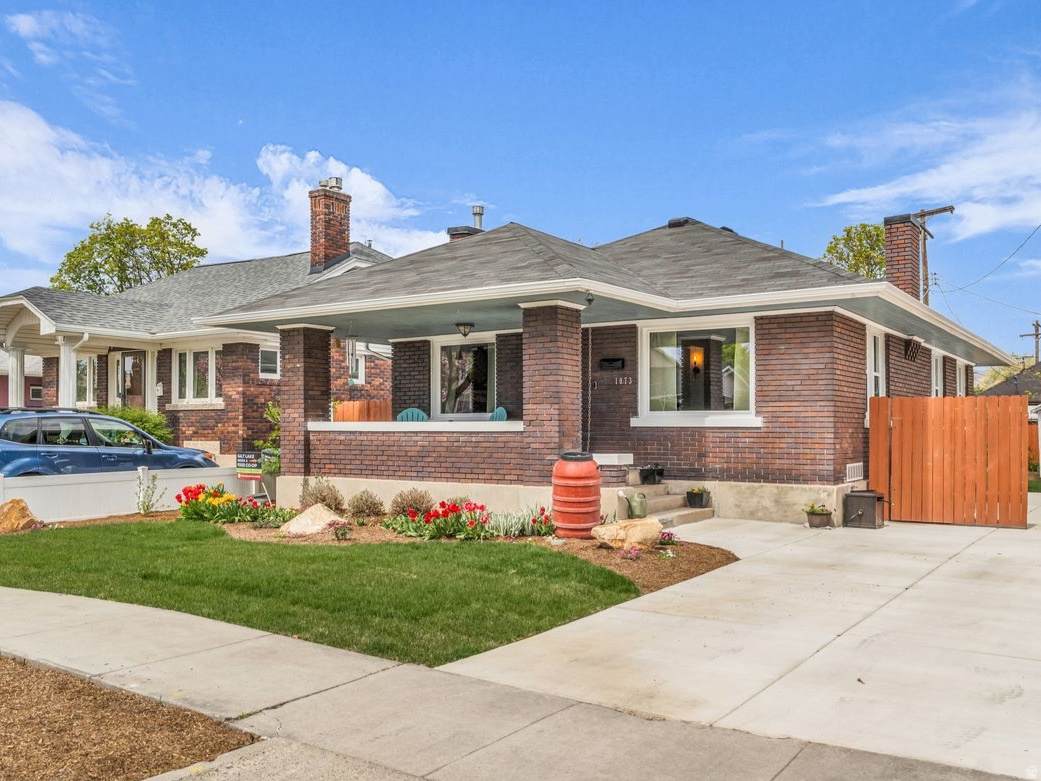 1073 Bryan Ave - Photo 1