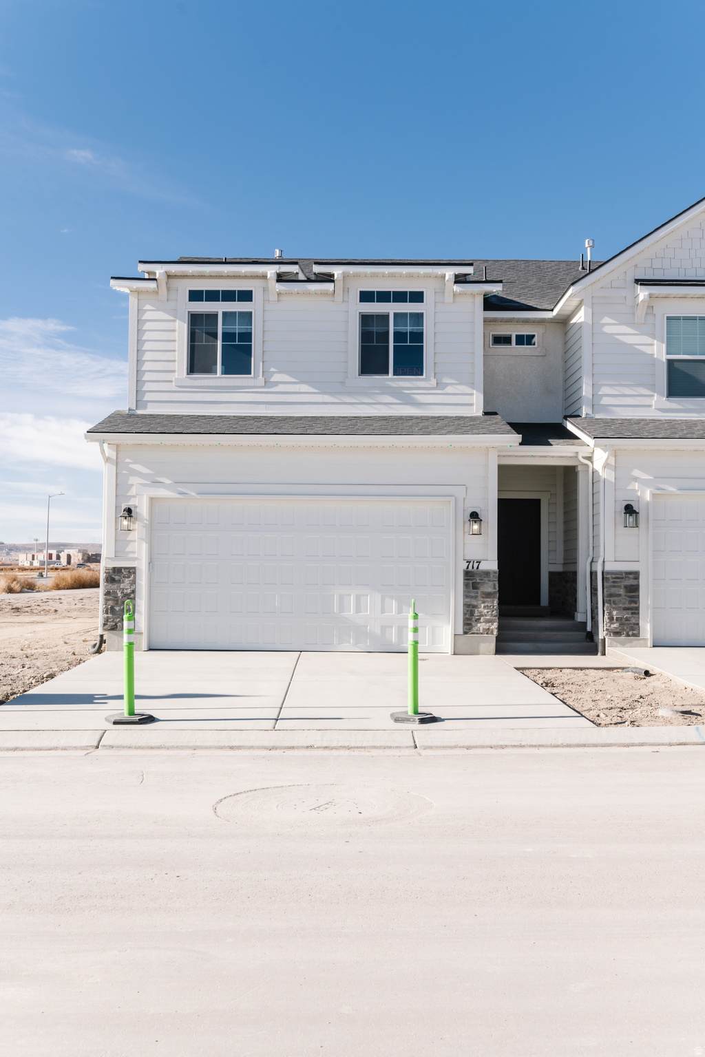 717 Hilltop Dr - Photo 1