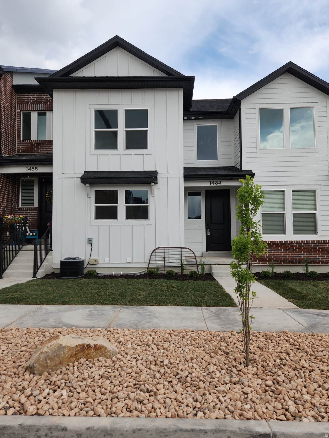 1484 Sage Dr - Photo 1
