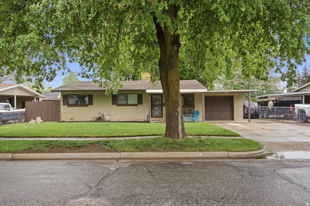 545 Eccles Ave - Photo 1