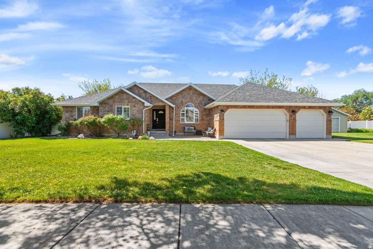 1169 Matthews Way - Photo 1