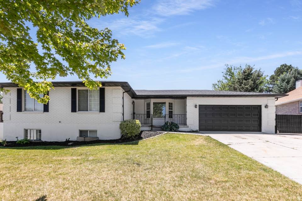 3063 Holdershill Ln - Photo 1