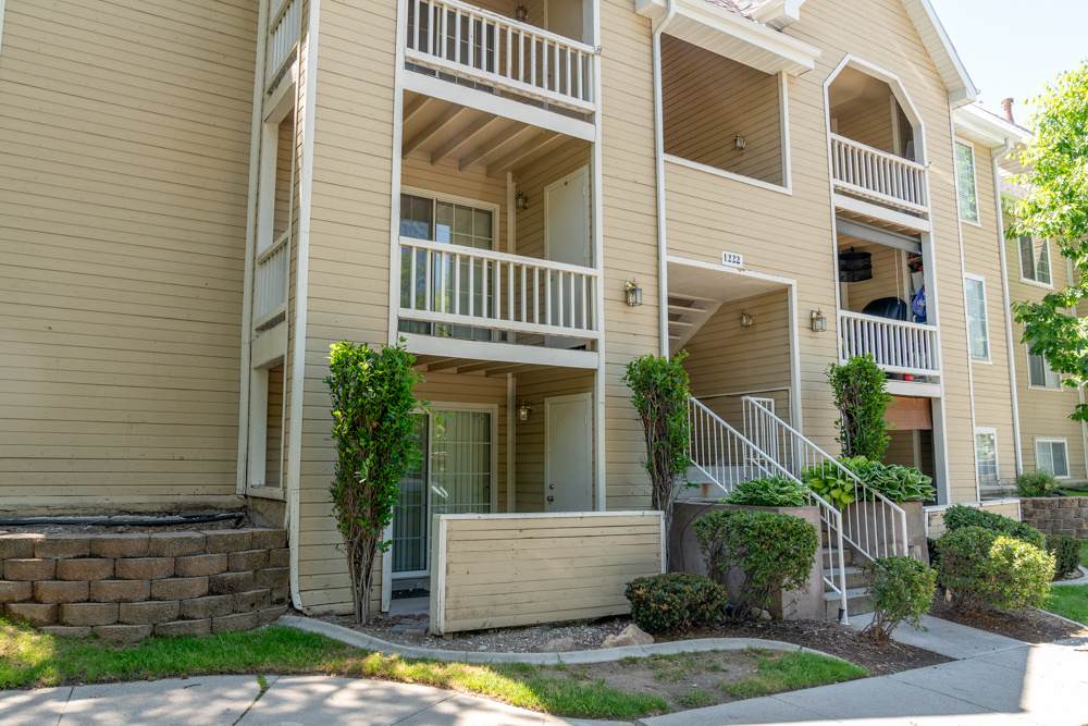1222 Waterside Cv - Photo 1
