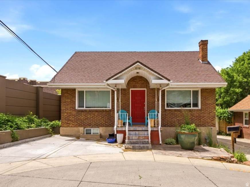 1238 Fenway Ave - Photo 1