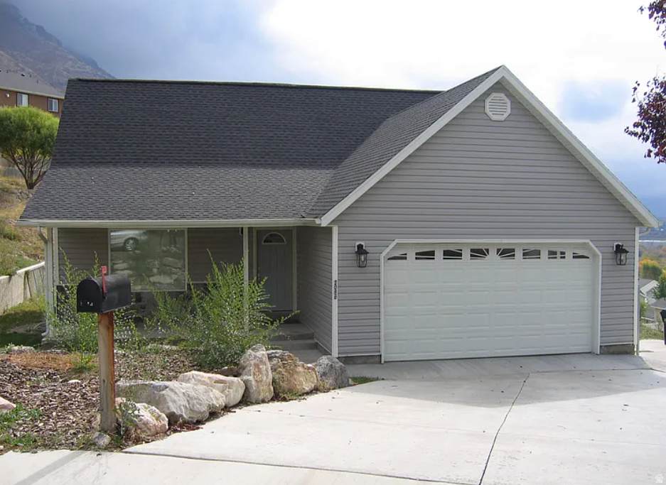 2086 Park St - Photo 1