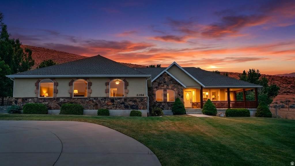 2286 Cedar Dr - Photo 1