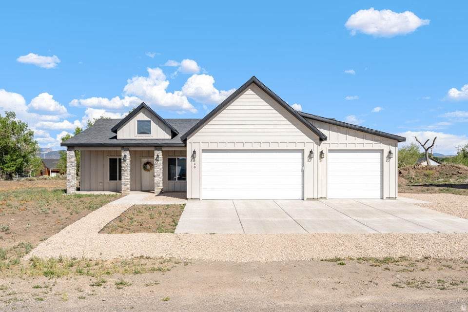 648 Kaycie Ln - Photo 1
