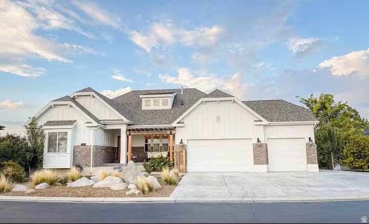 701 Lake View Dr - Photo 1