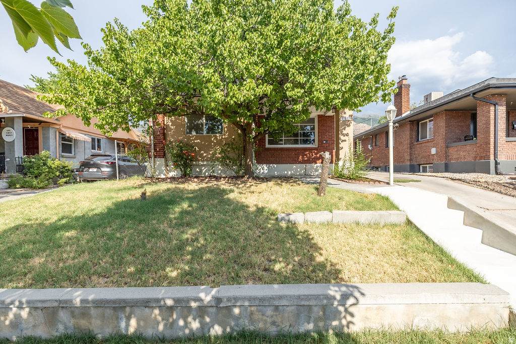 2856 Eccles Ave - Photo 1