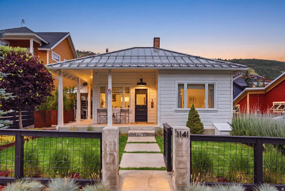 1141 Park Ave - Photo 1