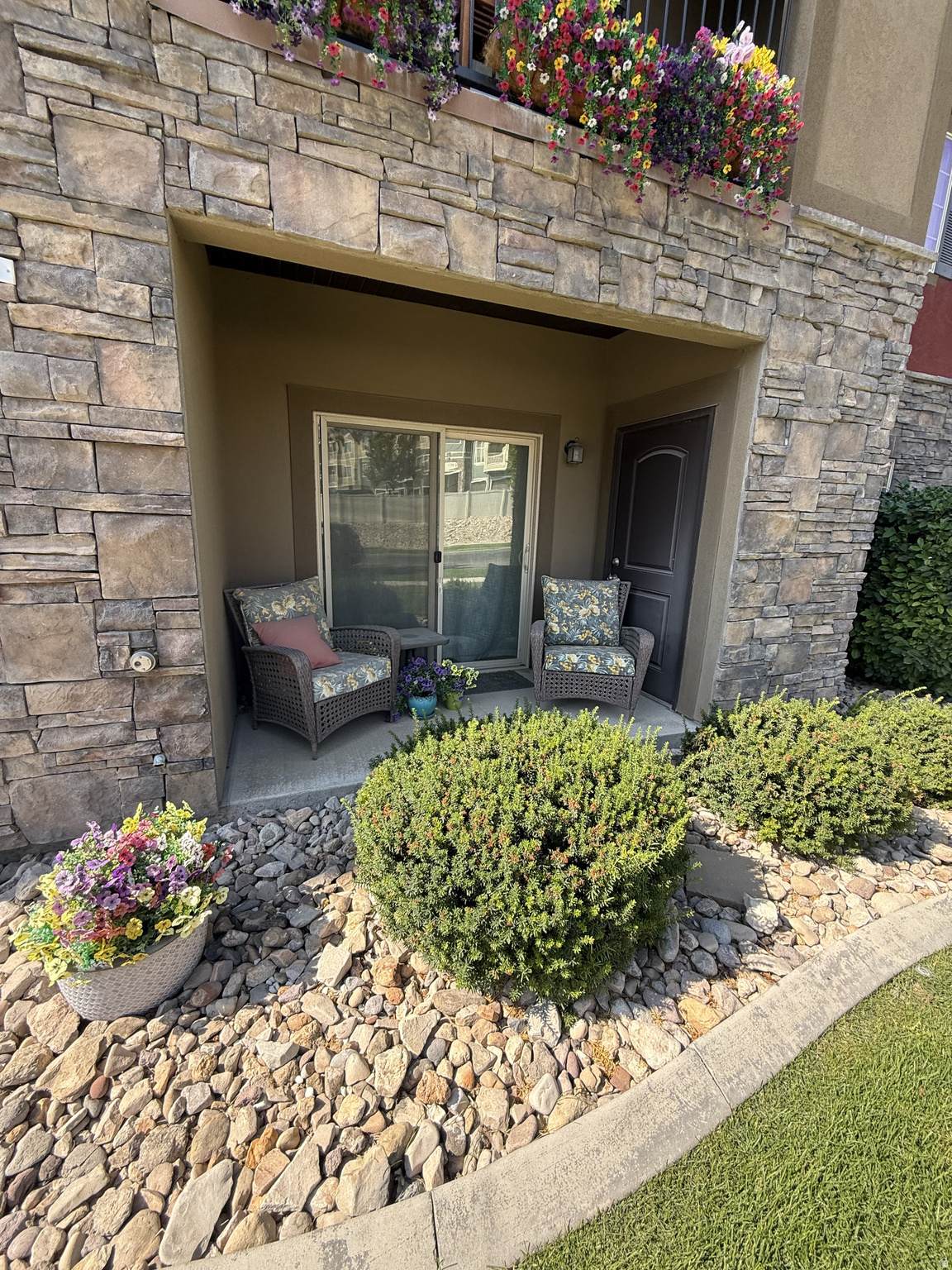 157 Jordan Blvd - Photo 1