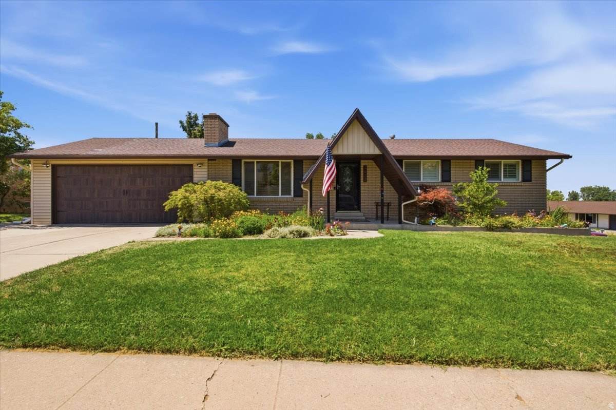 4407 Vista Dr - Photo 1