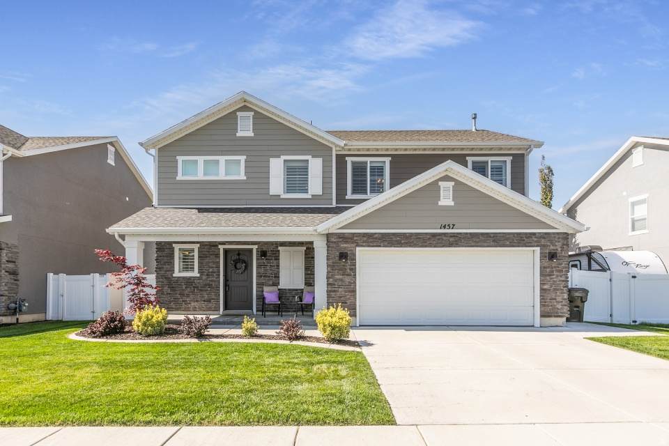 1457 Waterfront Dr - Photo 1