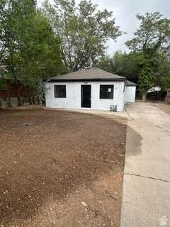 920 Catherine St - Photo 1