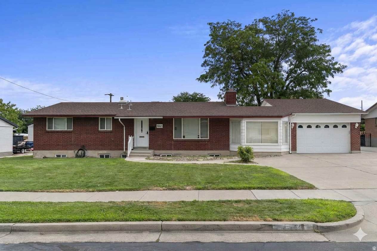 3883 Market St - Photo 1