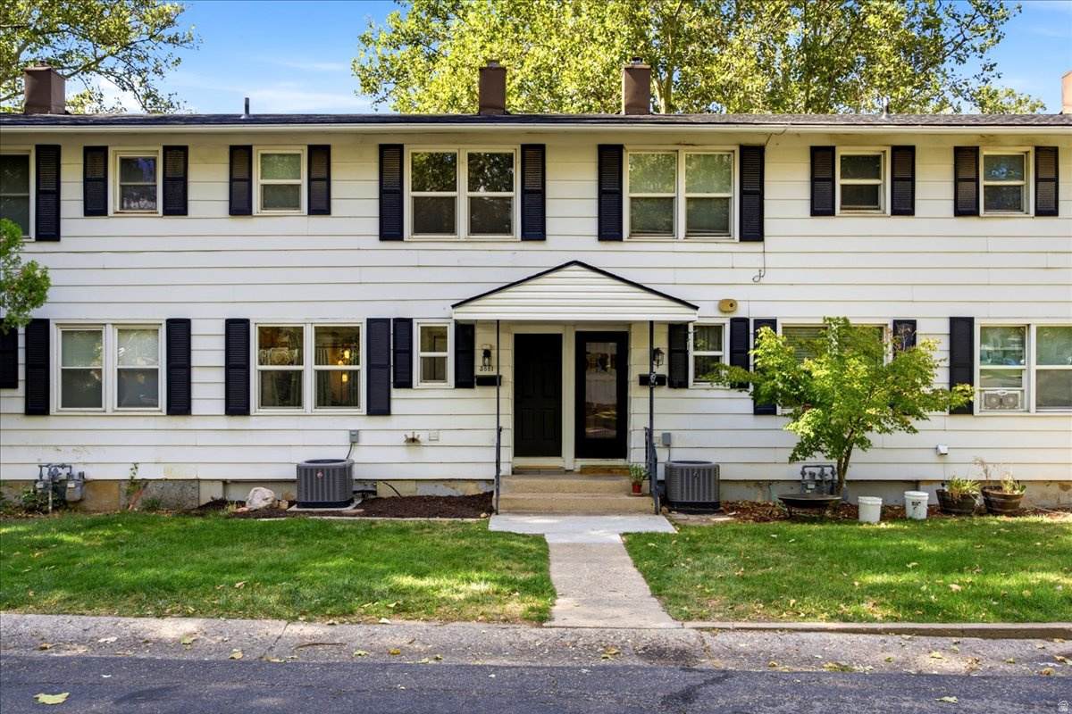 3881 Grandview Dr - Photo 1